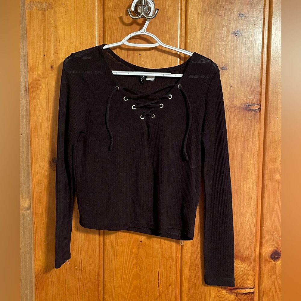 Crop black criss cross top